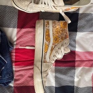 Hard to find discontinued pattern W sz 5.5 high top vans